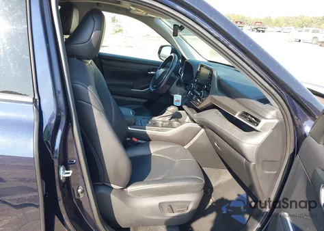 2021 Toyota Highlander Xle z USA, uszkodzony, nr VIN 5TDGZRAH7MS045078